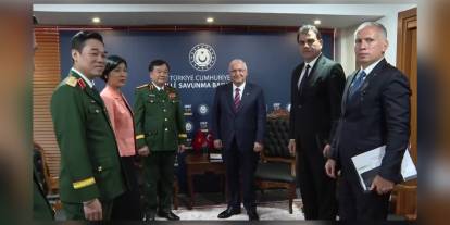 Güler, IDEF 2025'te Vietnam ve Pakistan yetkililerini kabul etti