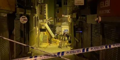 Beyoğlu'nda bina çöktü: Patlama sonrası arama kurtarma çalışmaları sürüyor