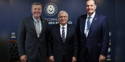 Yaşar Güler, IDEF 2025'te James Jones ve Mustafa Ati Hassan'ı kabul etti