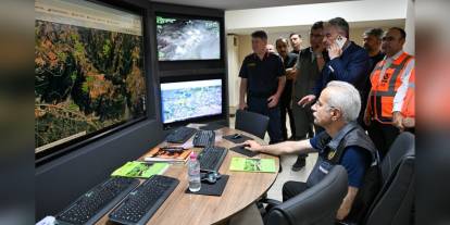 Bursa Valiliği: 3 helikopter ve 3 uçakla havadan yangın söndürme desteği