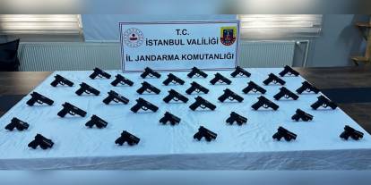 Alibeyköy'de operasyon: Oyuncak poşetinde 50 ruhsatsız tabanca