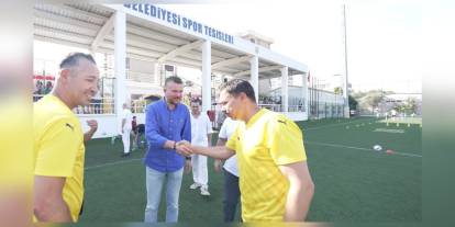 Buca Belediyesi futbol kurslarında yıldız adayları profesyonellerle buluştu