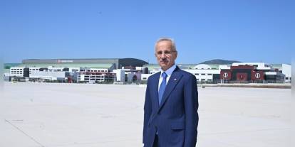 Uraloğlu: Türk hava sahası günlük transit uçuşta rekor kırdı