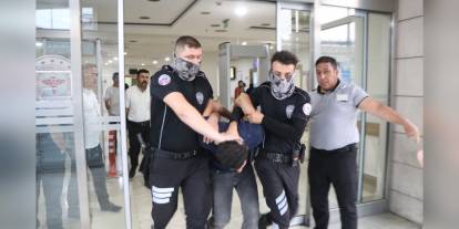Şanlıurfa'da hastanede bıçaklı saldırı: Doktor ve güvenlik görevlisi yaralandı