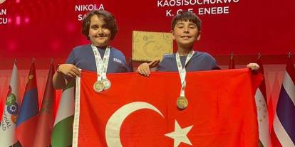 İstanbul'dan iki öğrenci, Barselona'da matematik olimpiyatlarında dünya birincisi oldu