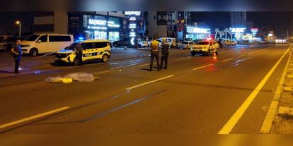 Kayseri'de feci kaza: Yaya, önce hafif ticari aracın ardından otomobilin altında kaldı
