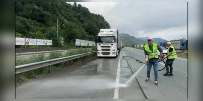 Hopa Belediyesi, Karayolları Alanında Temizlik Çalışması Başlattı