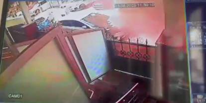 Küçükçekmece'de kentsel dönüşüm faciası: 5 katlı bina 4 katlı binanın üzerine çöktü