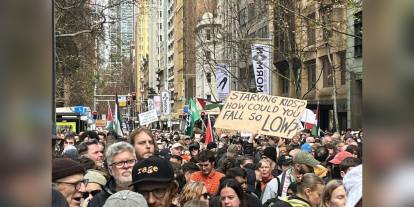 Sidney'de binlerce kişi İsrail'in Gazze saldırılarını protesto etti