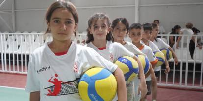 Şırnak'ta 'Fabrika Voleybol' projesi 1200 çocuğa ulaştı: '73 Şırnak Belediyespor', 2'nci Lig'de mücadele ediyor