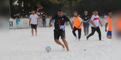 Çankırı'da tuz sahada futbol festivali başladı: Ümit Karan 2 gol attı