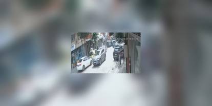 Zeytinburnu'nda emlak ofisine silahlı saldırı: Saldırı anı kamerada