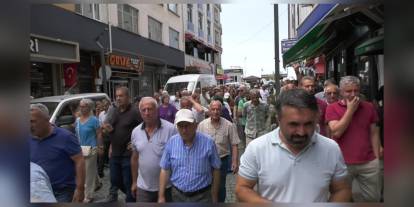 Rize Fındıklı'da belediye başkanına saldırı protesto edildi