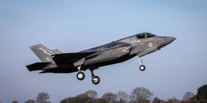 İngiltere'ye ait F-35 savaş uçağı Japonya'da acil iniş yaptı