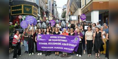 Giresun'da kadın cinayetleri protesto edildi: 'Kadınlar en çok kendi evlerinde öldürülüyor'