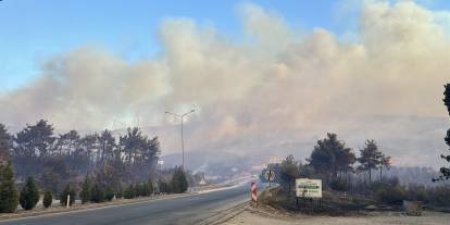 Çanakkale'de yangın: 2 bin 90 kişi tahliye edildi
