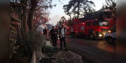 Çanakkale Valisi Toraman: Çınarlı köyü yangınına büyük gayretle müdahale ediliyor