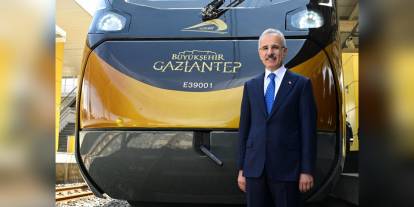 Ulaştırma Bakanı Uraloğlu: Gaziantep'e ikinci Milli Banliyö Tren Seti teslim edildi