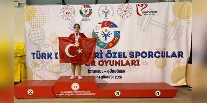 Muğlalı milli yüzücü Elif Oral, İstanbul'da altın madalya kazandı