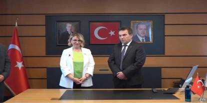 AKP'ye geçen başkana, partisinden Erdoğan portresi tepkisi