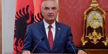 Eski Cumhurbaşkanı Meta’nın Yolsuzluktan Yakalanma Anı