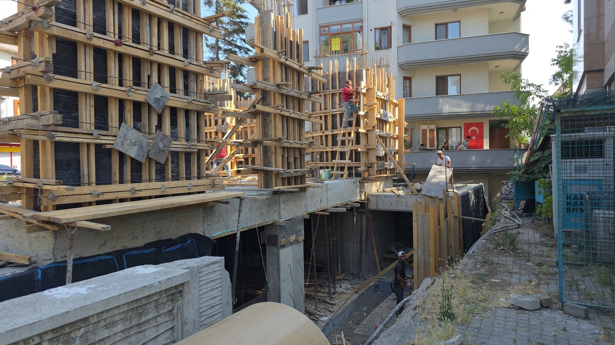 229351-2.jpg
